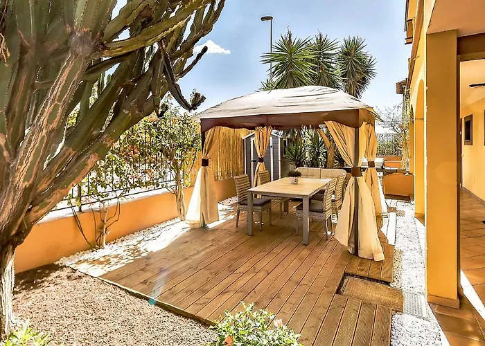 Elite Palace Апартаменти Адехе