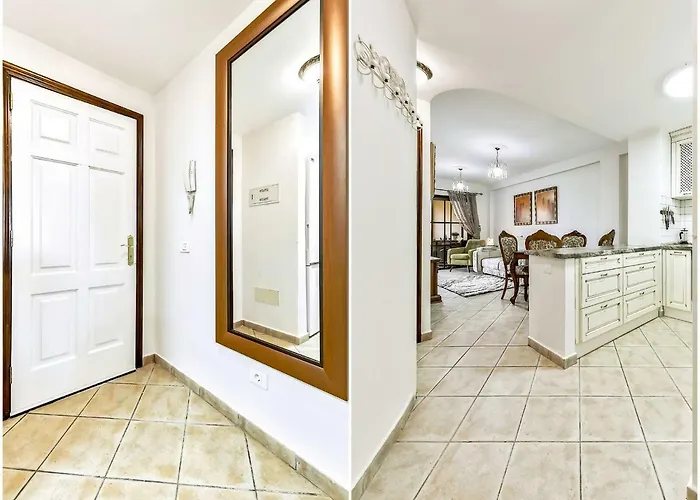 Elite Palace Апартаменти Адехе